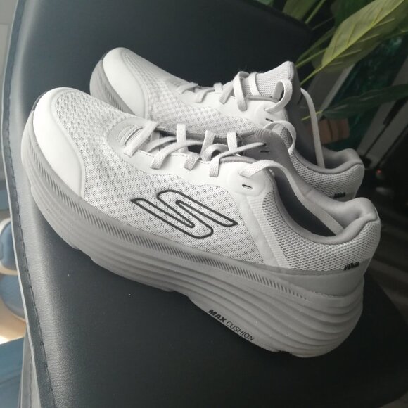 Skechers Other - Skechers Go run Max Cushioning